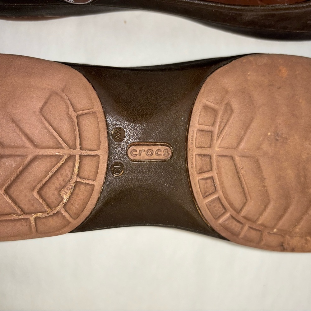 CROCS Women's Size 10 Brown Mary Jane Classic T-Strap Clogs Pivoting Heel Strap - Picture 8 of 9